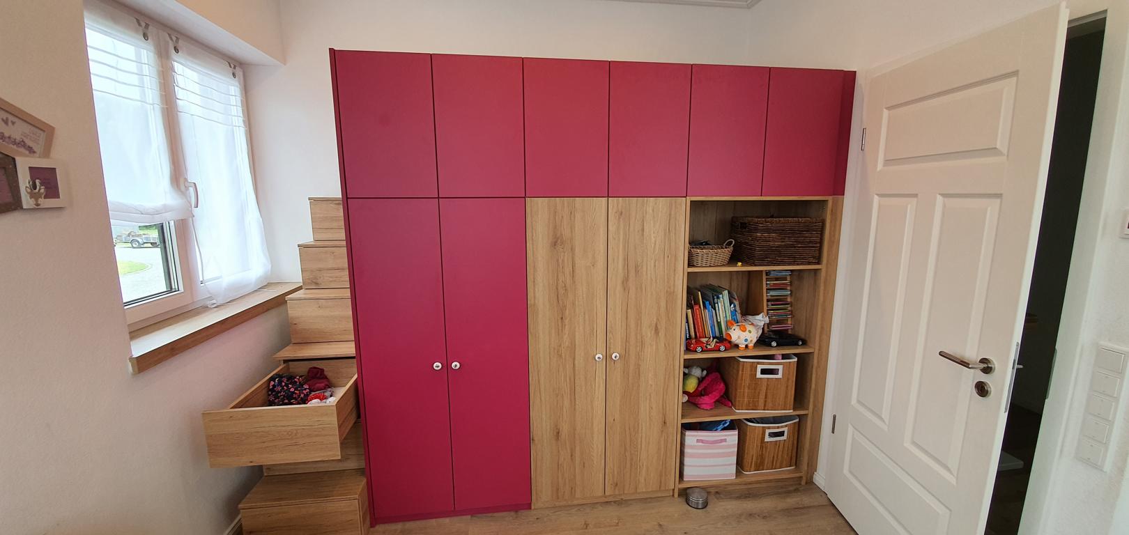 Kinderzimmer Hochbett mit Schrank 2.jpg